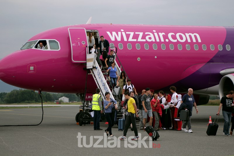 wizz-air-baza-tuzla093-20150626